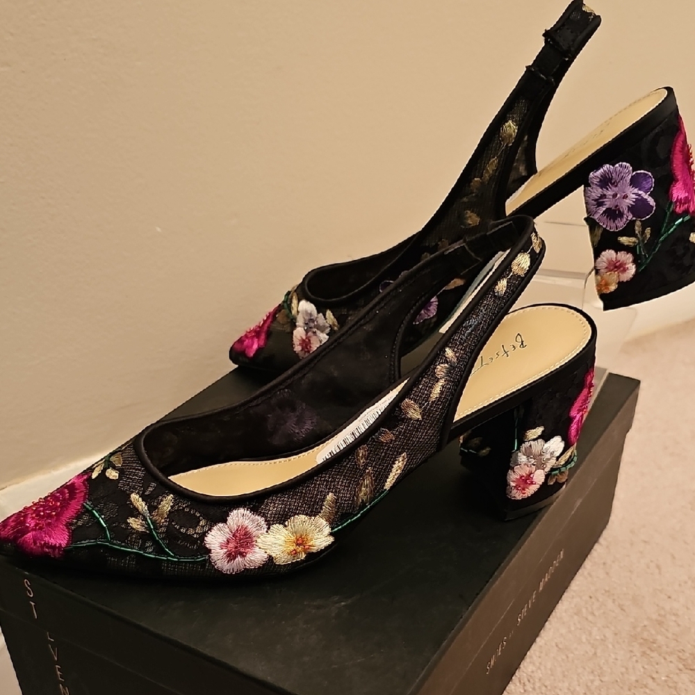 Betsey Johnson Black Slingback Heels with Pink & White Floral Embroidery - Picture 6 of 9
